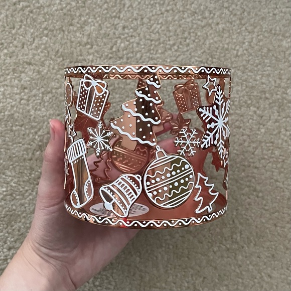Bath & Body Works Gingerbread Ornaments 3-Wick Candle Holder - Picture 7 of 16